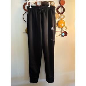 Men’s Reebok small black joggers with back pocket